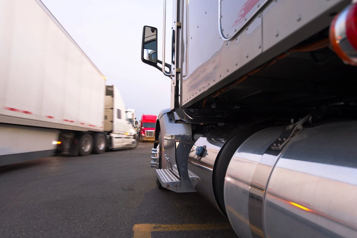 Dieseldiebe zapfen Lkw und Bagger an: Polizei sucht Zeugen