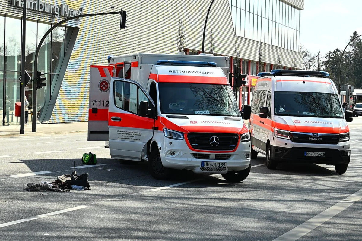 Radfahrerin fährt bei Rot und wird von Auto erfasst: Wenig später ist sie tot