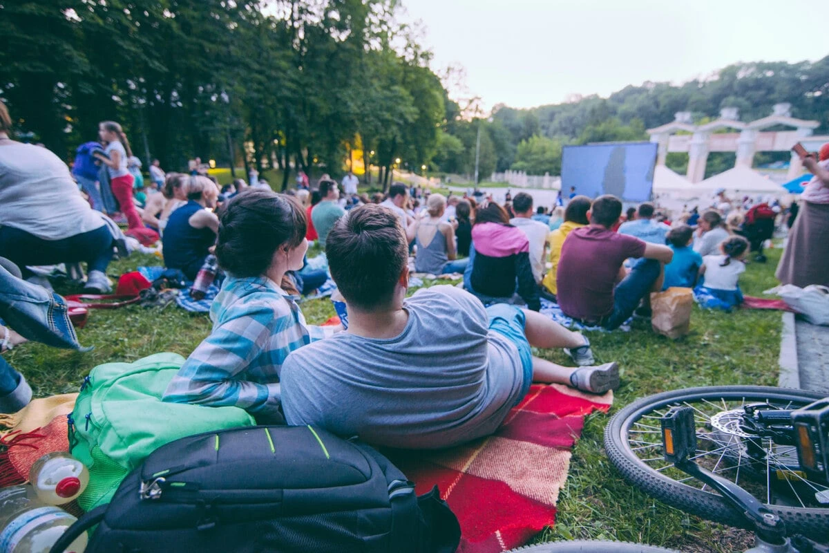 Filme unterm Sternenhimmel: Hamburgs Freiluftkinos starten in die Sommersaison
