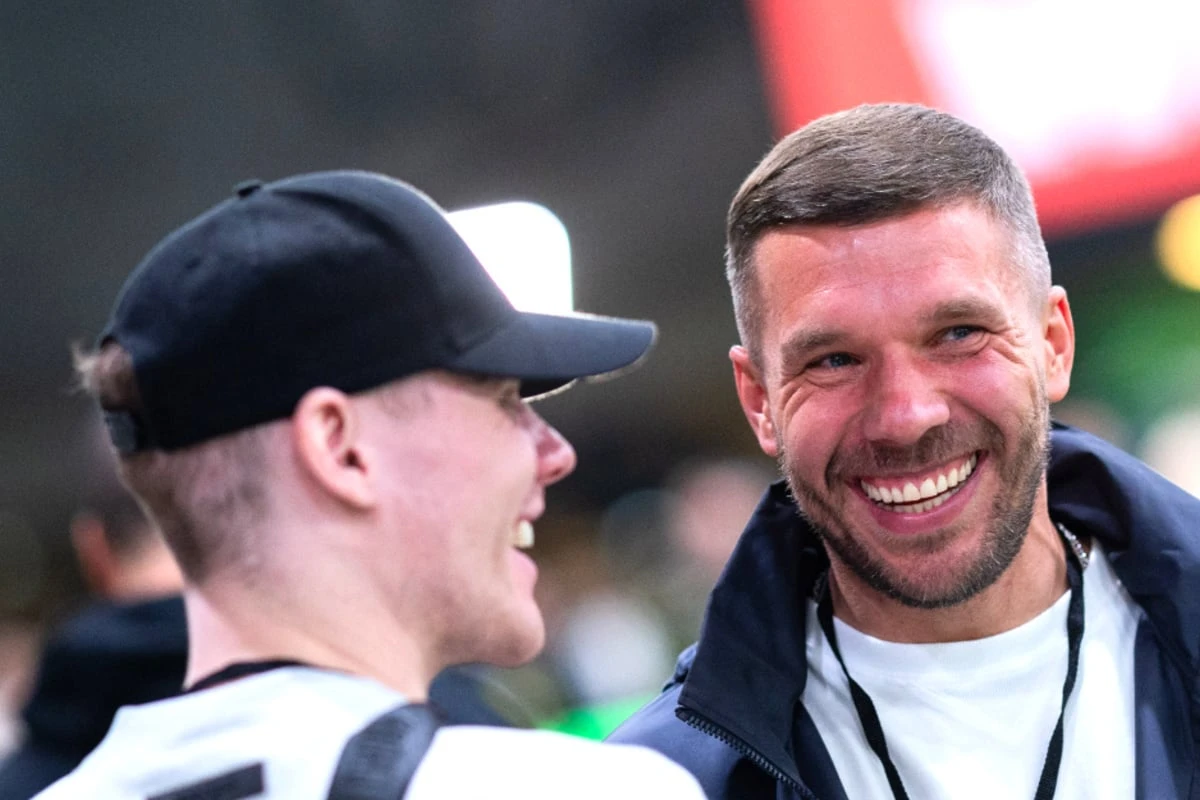 Frage zur Baller League regt Podolski auf: 
