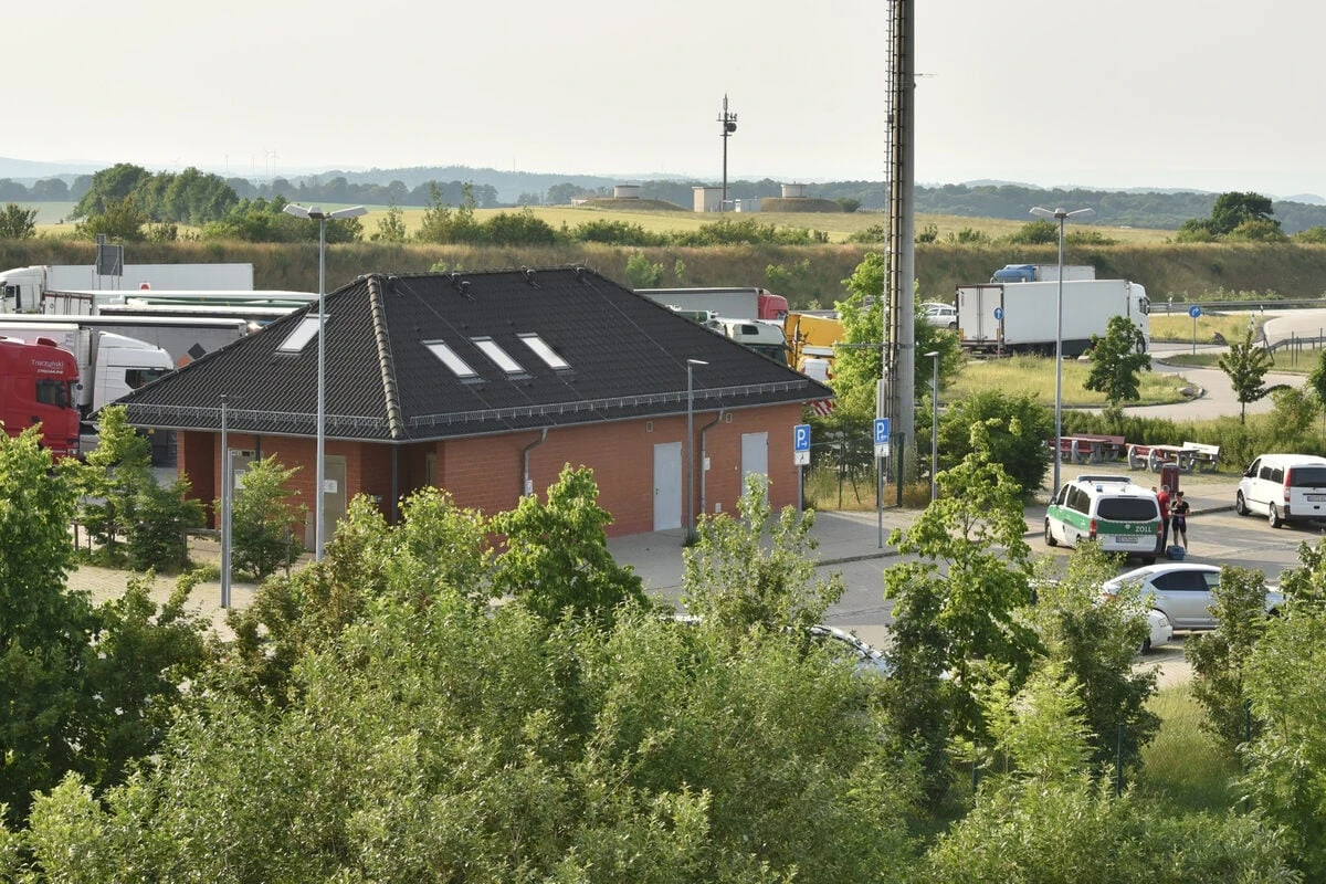 Berauschte Fahrraddiebe fliehen auf die A17 - am Rastplatz endet die Fahrt