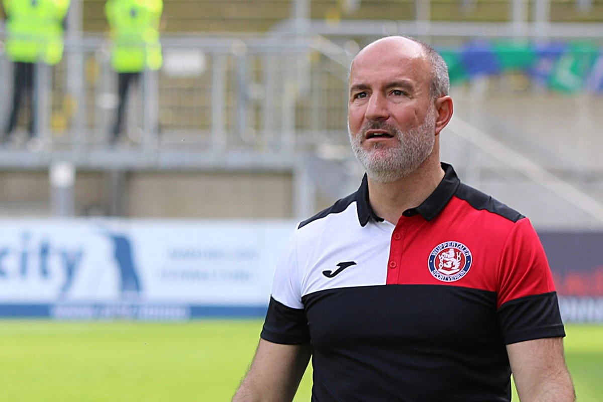 Regionalliga Nordost: Klub stellt neuen Trainer vor - es ist seine achte Station in drei Jahren!