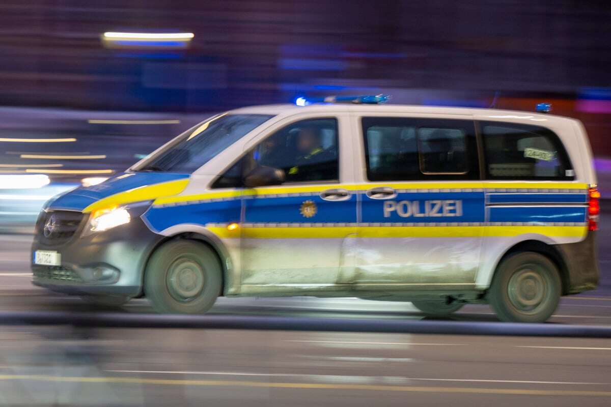 Drogen und Geldkarten gefunden: Polizei-Razzia überrascht mehr als 30 Personen in Halle