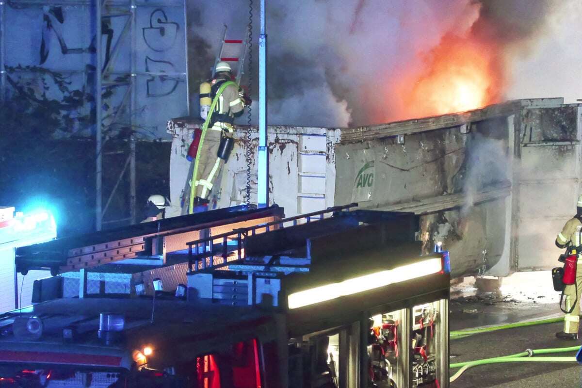 Lastwagen fängt plötzlich Feuer! Autobahntunnel auf A46 bei Düsseldorf gesperrt