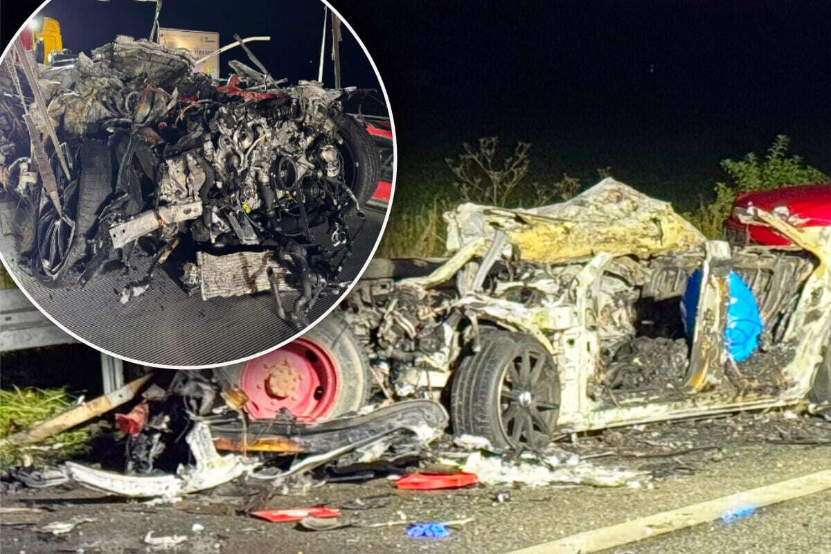 Horror-Crash auf A5: Mercedes-AMG-Fahrer rast in Pannen-Lkw und stirbt in Flammen