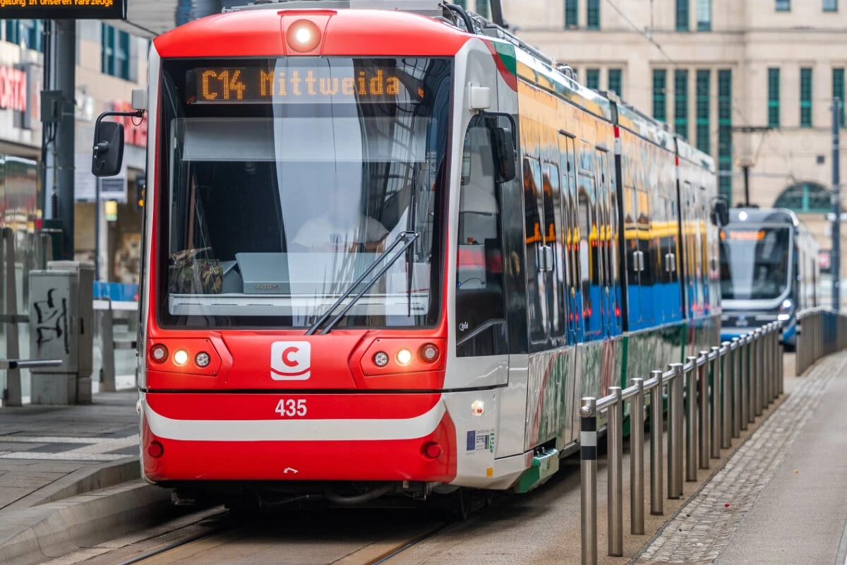 Schüler belästigt: 65-Jähriger masturbiert in Citybahn