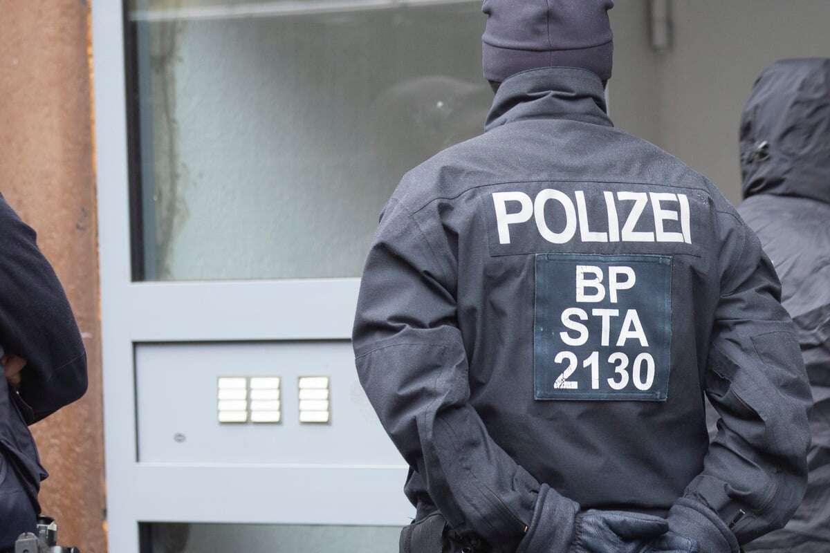 Razzia in Köln: Polizei findet Drogen und scharfe Schusswaffen