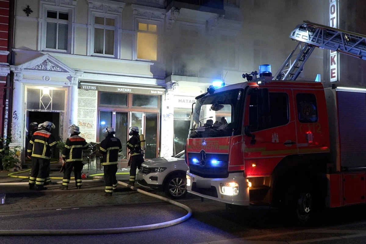 Feuer in Restaurant ausgebrochen: Zwei Personen verletzt