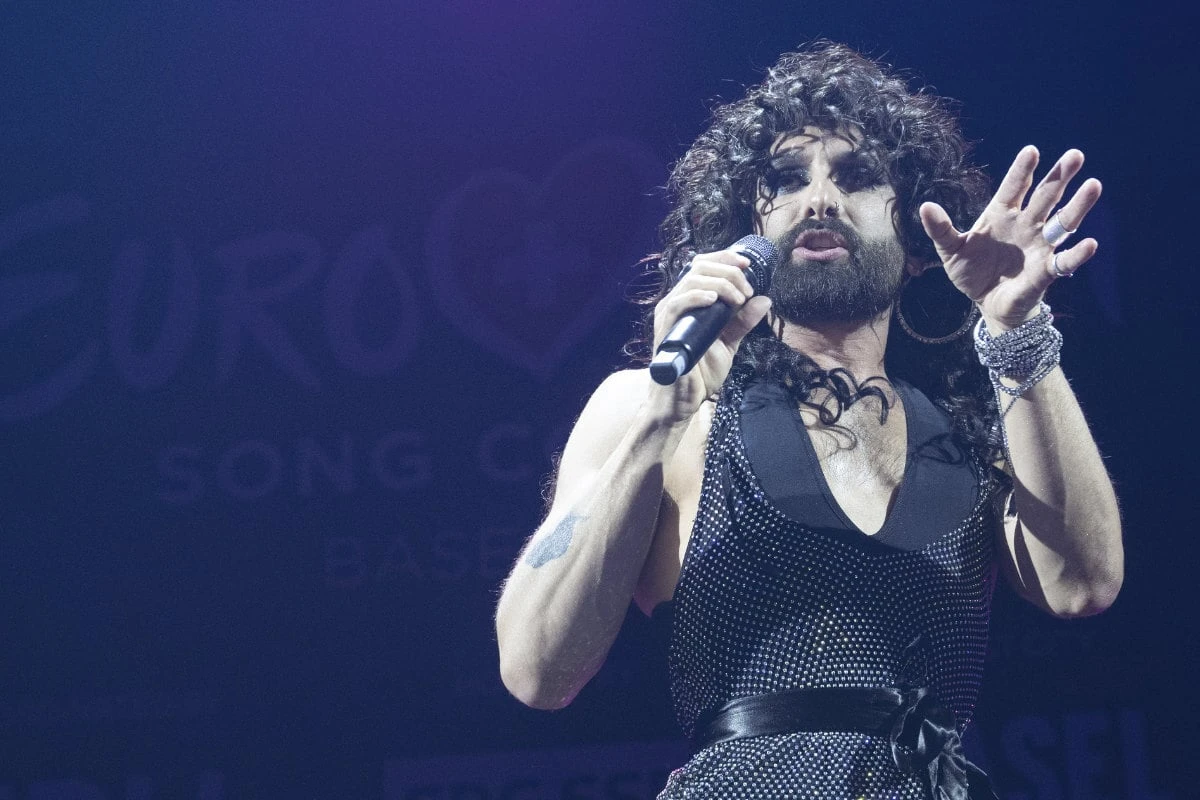 Conchita Wurst äußert sich zu Regenbogenflaggen-Debatte: 
