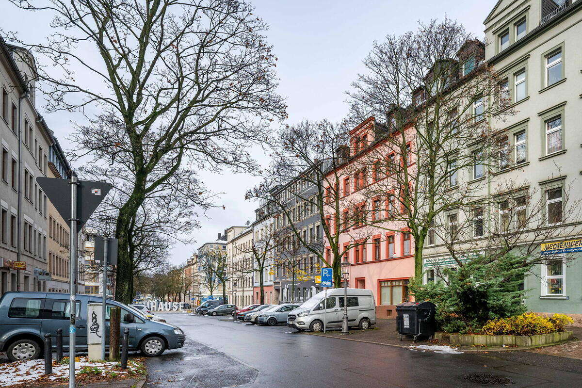 Rentnerin in Chemnitzer Innenstadt von Handtaschen-Räubern attackiert: Krankenhaus!