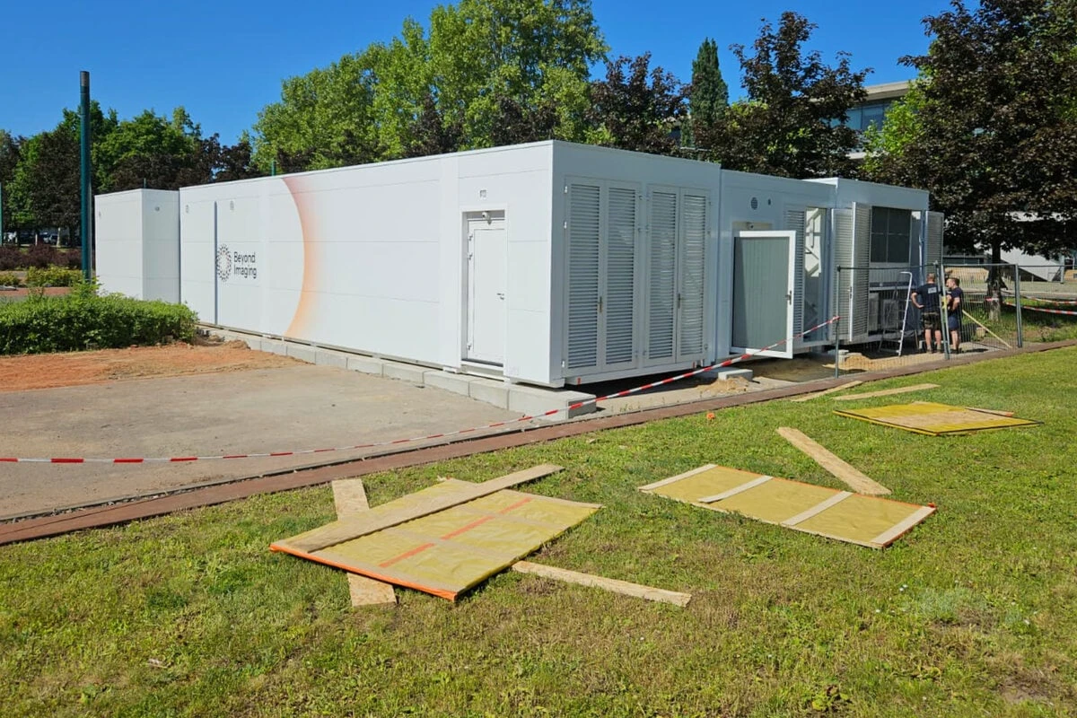 Container für neues MRT-Zentrum in Dresden sicher 