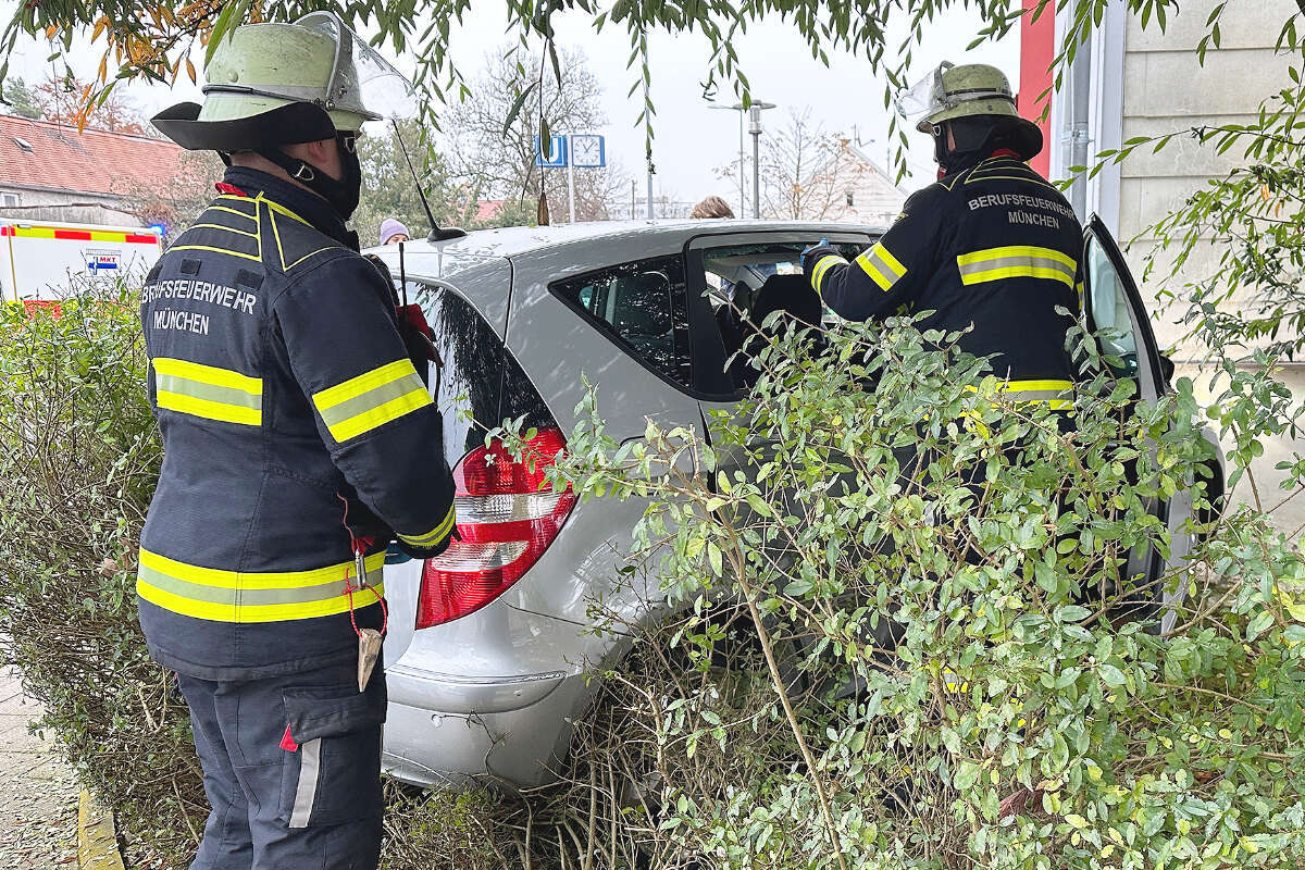 Unfall ruft Retter auf den Plan: Autofahrerin in Klinik gebracht