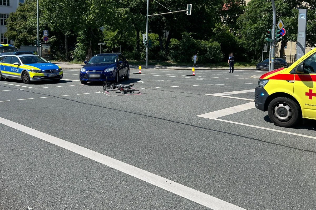 Kreuzungs-Unfall mit Radfahrer in Chemnitz