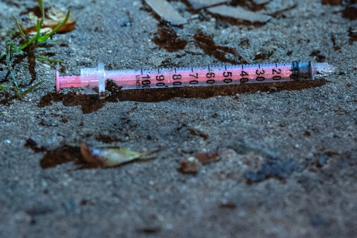 Spritzen-Attacken für Klicks: Influencer kassiert Bewährungsstrafe