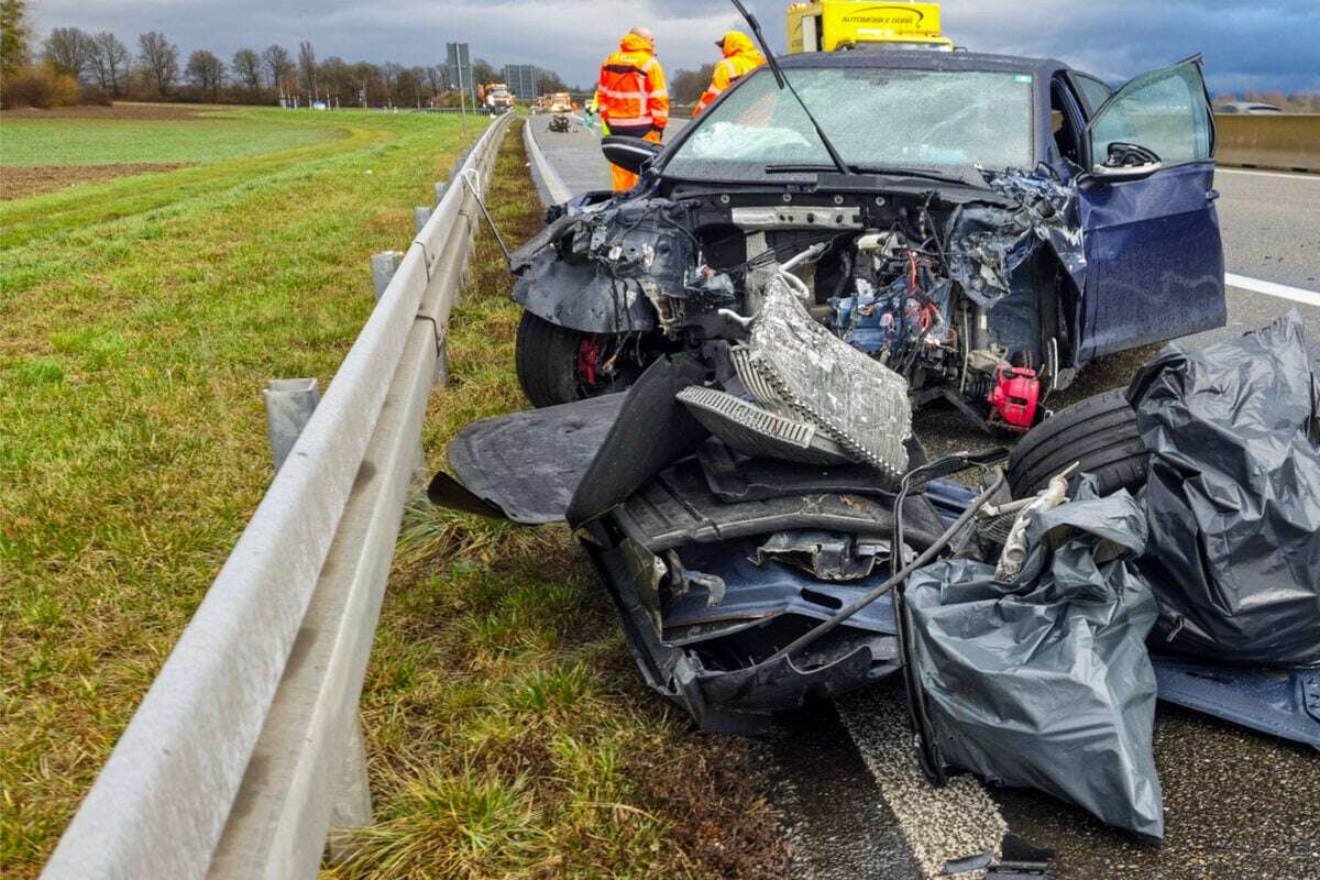 Golf verliert Kontrolle: Unfalldrama auf A5 kostet Frau (†69) das Leben