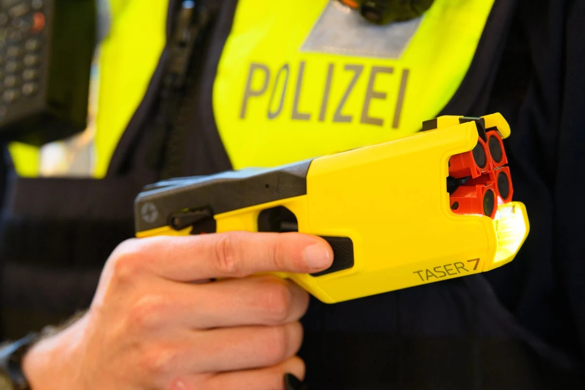 Taser statt Schusswaffe für Polizisten? Das spricht dagegen