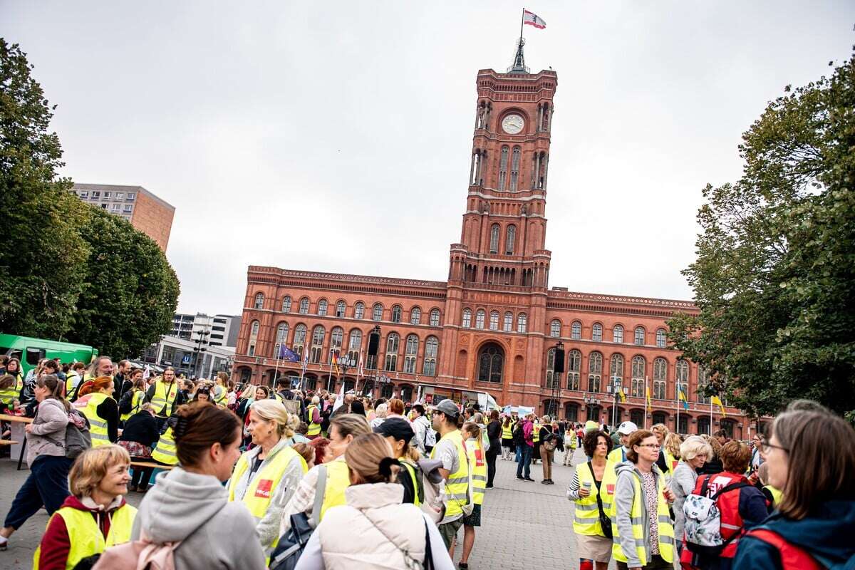 Erneuter Warnstreik in Berliner Kitas - Mehr als 2000 Menschen bei Kundgebung