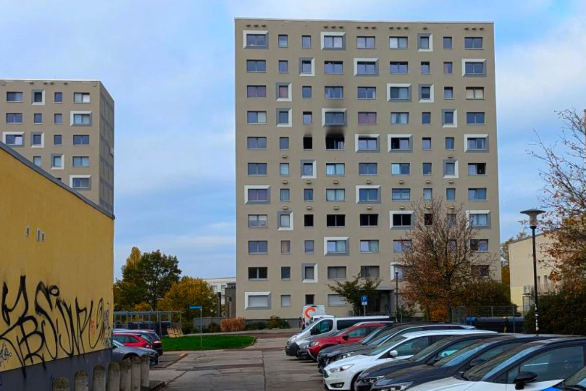 Nackt und schwer verletzt: Bewusstloser Mann mit Kopfwunde gefunden