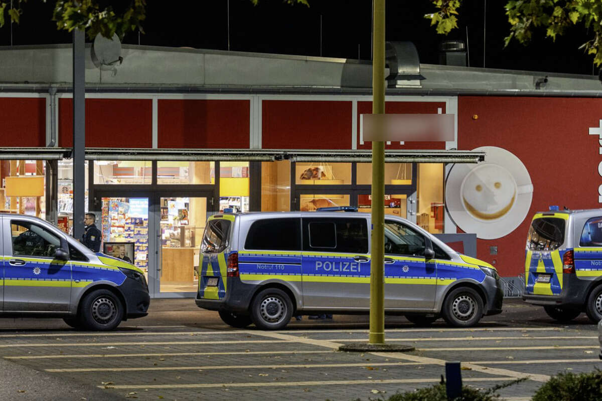 43-Jähriger verletzt zwei Männer: SEK-Einsatz in Supermarkt