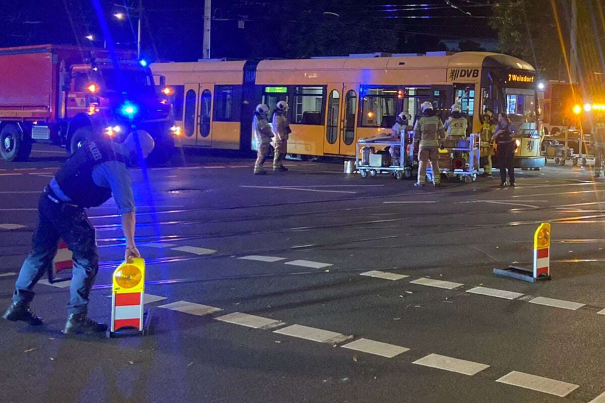 Straßenbahnen kollidieren am Albertplatz: Polizei und Feuerwehr im Einsatz