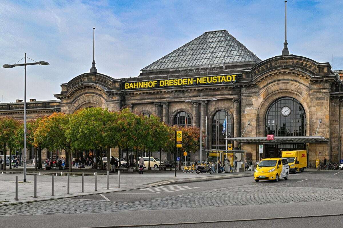 Gewalt am Bahnhof Neustadt: Mann attackiert Bahnmitarbeiter und verletzt Polizisten