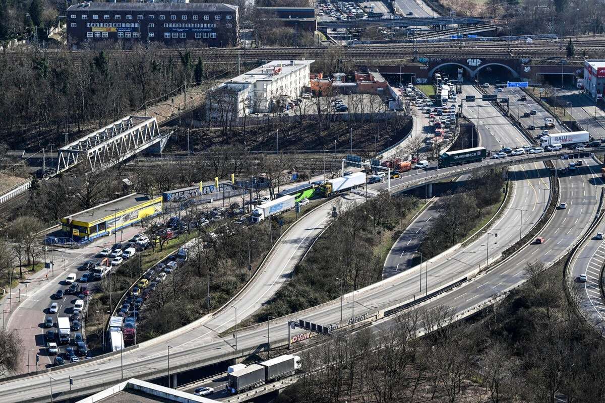 Chaos auf der A100 im Berliner Westen: Das ist der aktuelle Stand