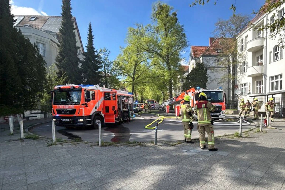 16 Verletzte bei Brand in Obdachlosenwohnheim: Einsatzkraft hat Schwächeanfall