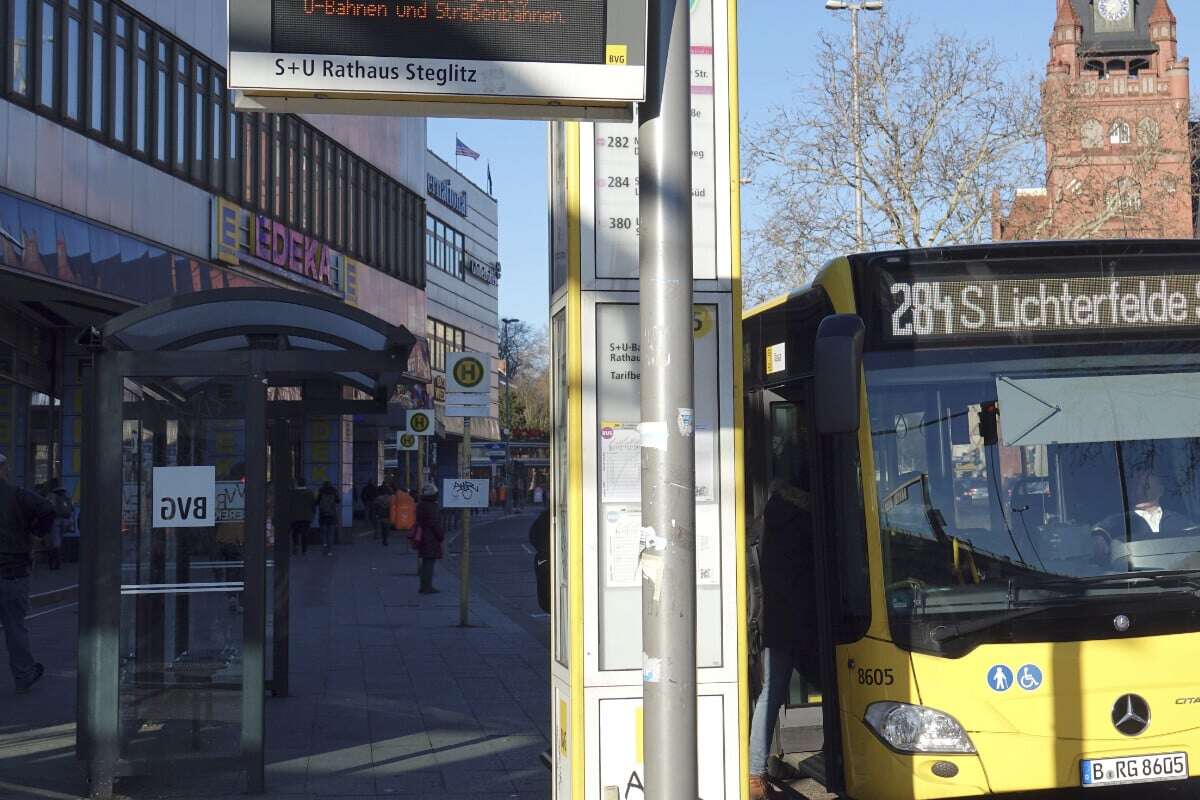 Knall am Rathaus Steglitz löst Polizeieinsatz aus: Was war da los?