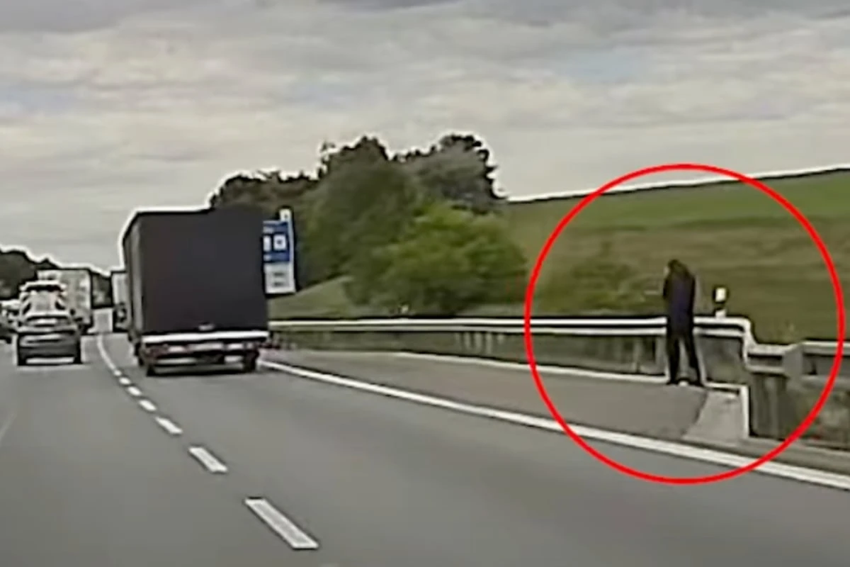 Polizei musste ihn retten: E-Scooter-Fahrer verirrt sich auf Autobahn