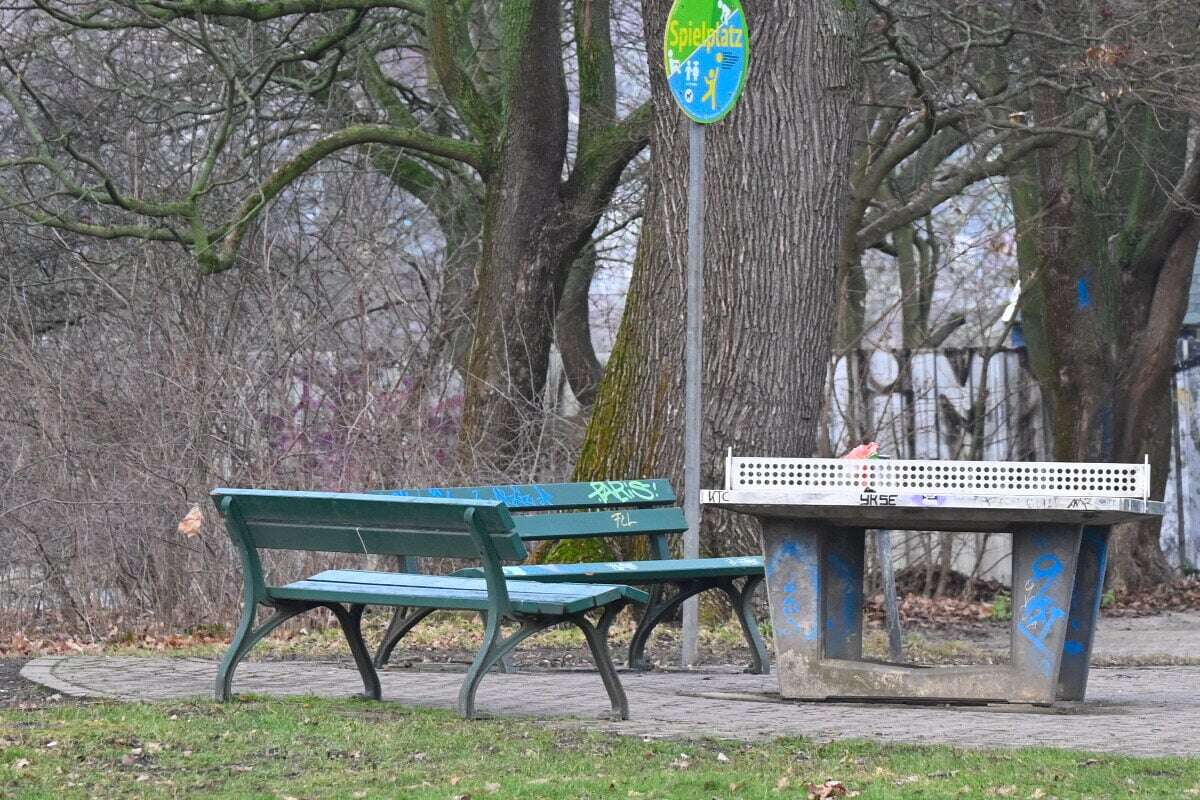 Explosion in Leipziger Park: Mann will Böller entsorgen, der plötzlich hochgeht