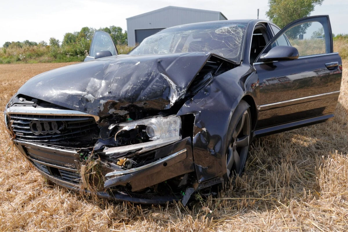 Heftiger Unfall in Chemnitz: Auto beim Wenden übersehen