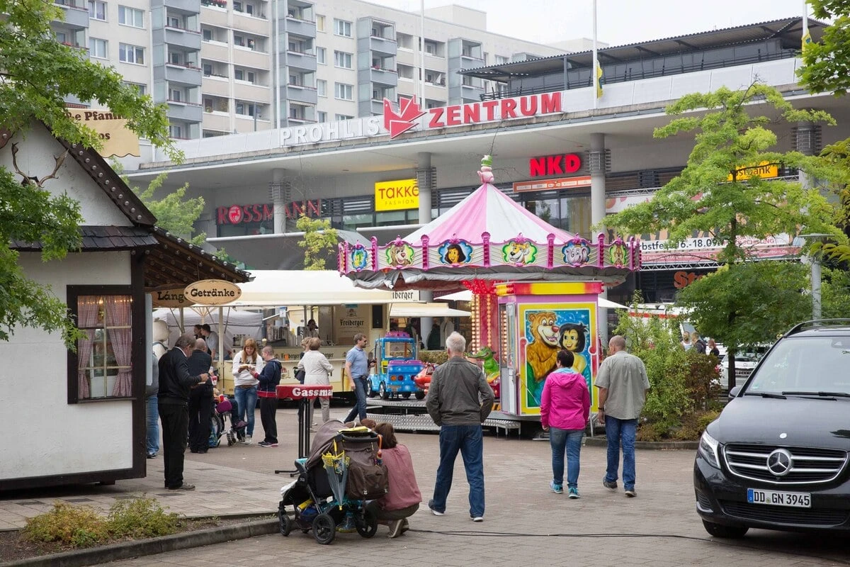 Alarm am Prohlis-Center: 27-Jähriger fordert Kinder zum Mitkommen auf, vor Polizei bestreitet er alles