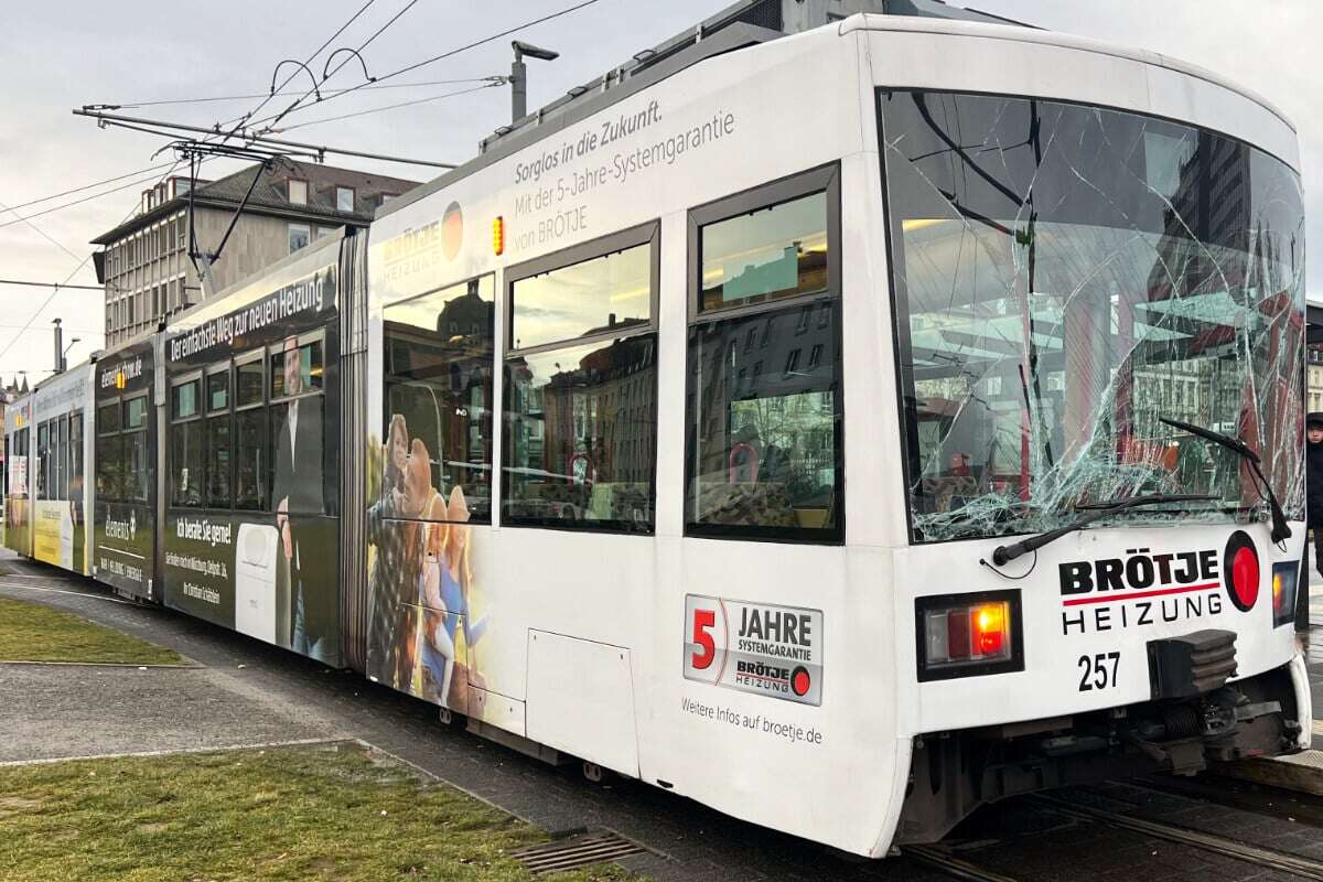 Drei Straßenbahnen krachen zusammen: Neun Verletzte in Würzburg