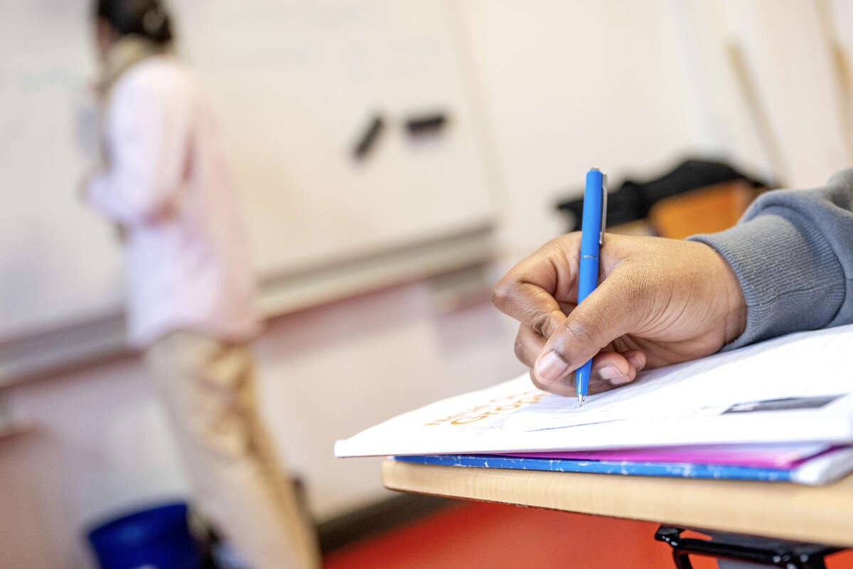 Lesen und schreiben: Neuer Lernort für geflüchtete Kinder in Stuttgart eröffnet!