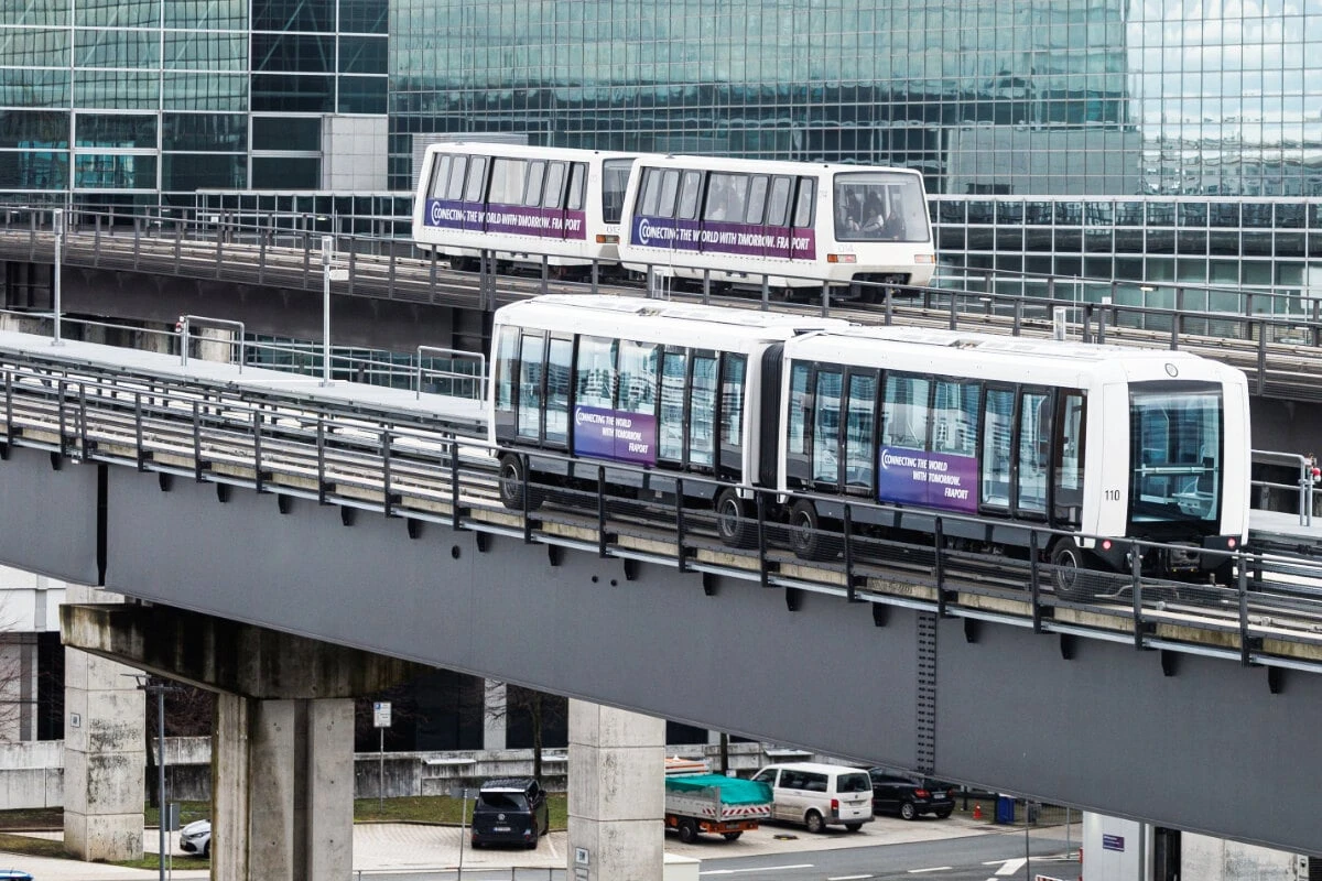 Neue Skyline-Bahn am Flughafen steht bereits wieder still!