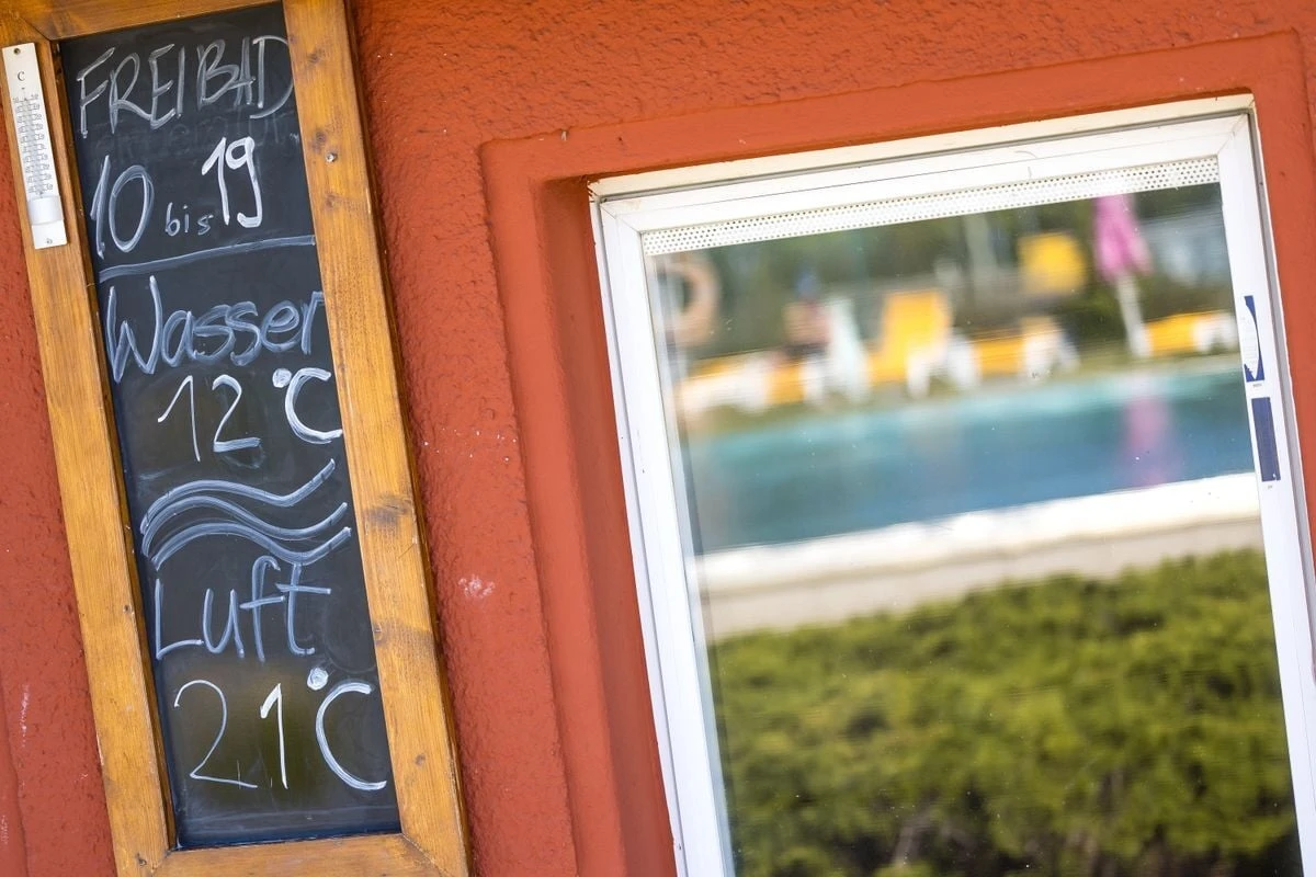 Weiter Gewitter und Schauer statt Freibad-Wetter: Wann wird es wieder schöner?