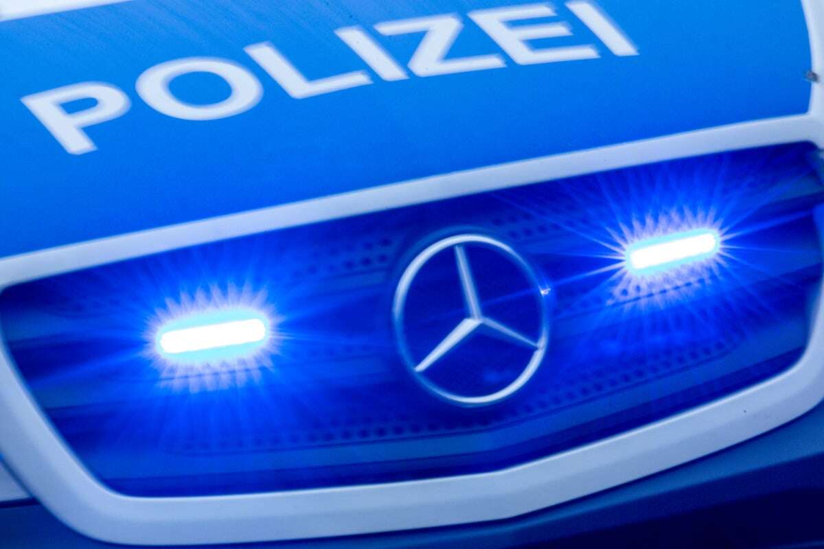 Tödlicher Unfall: Auto kracht frontal in Streifenwagen