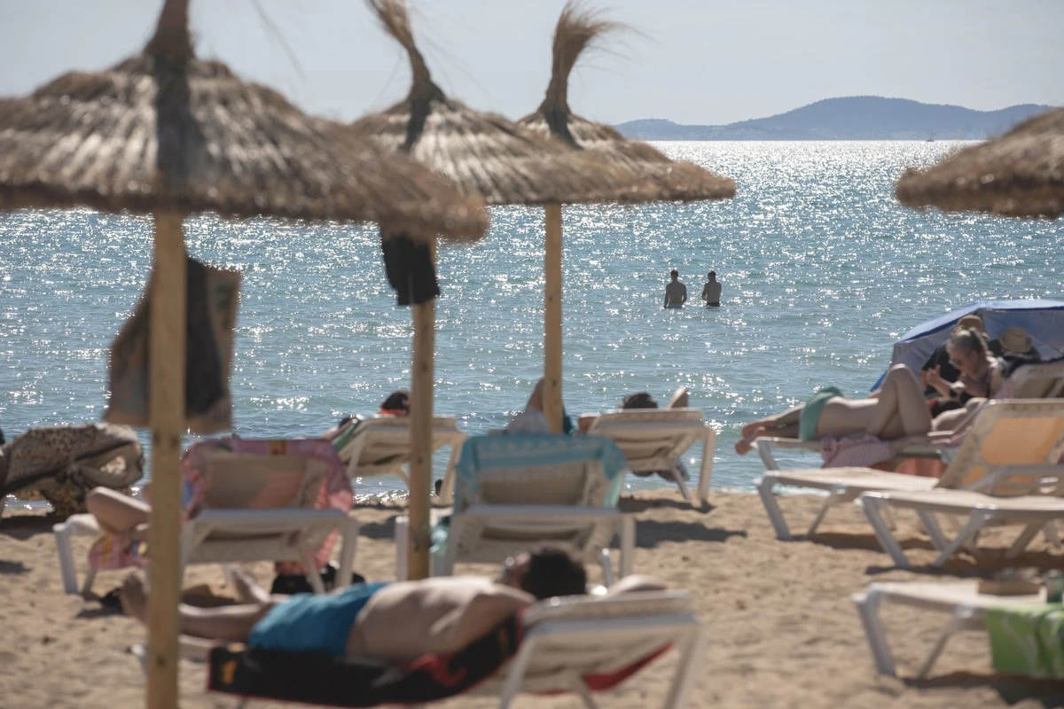 Deutscher stirbt beim Baden auf Mallorca: Retter müssen Gaffer zurückhalten