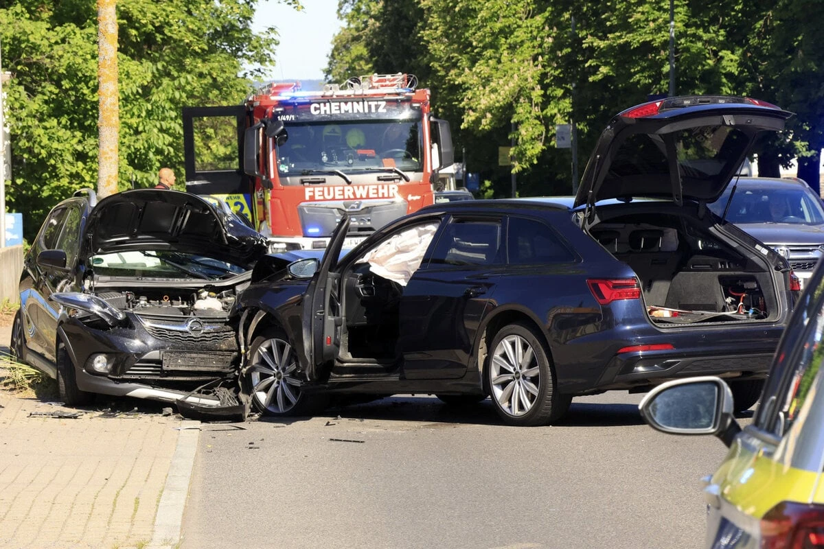 Zwei Verletzte bei Frontalcrash in Chemnitz