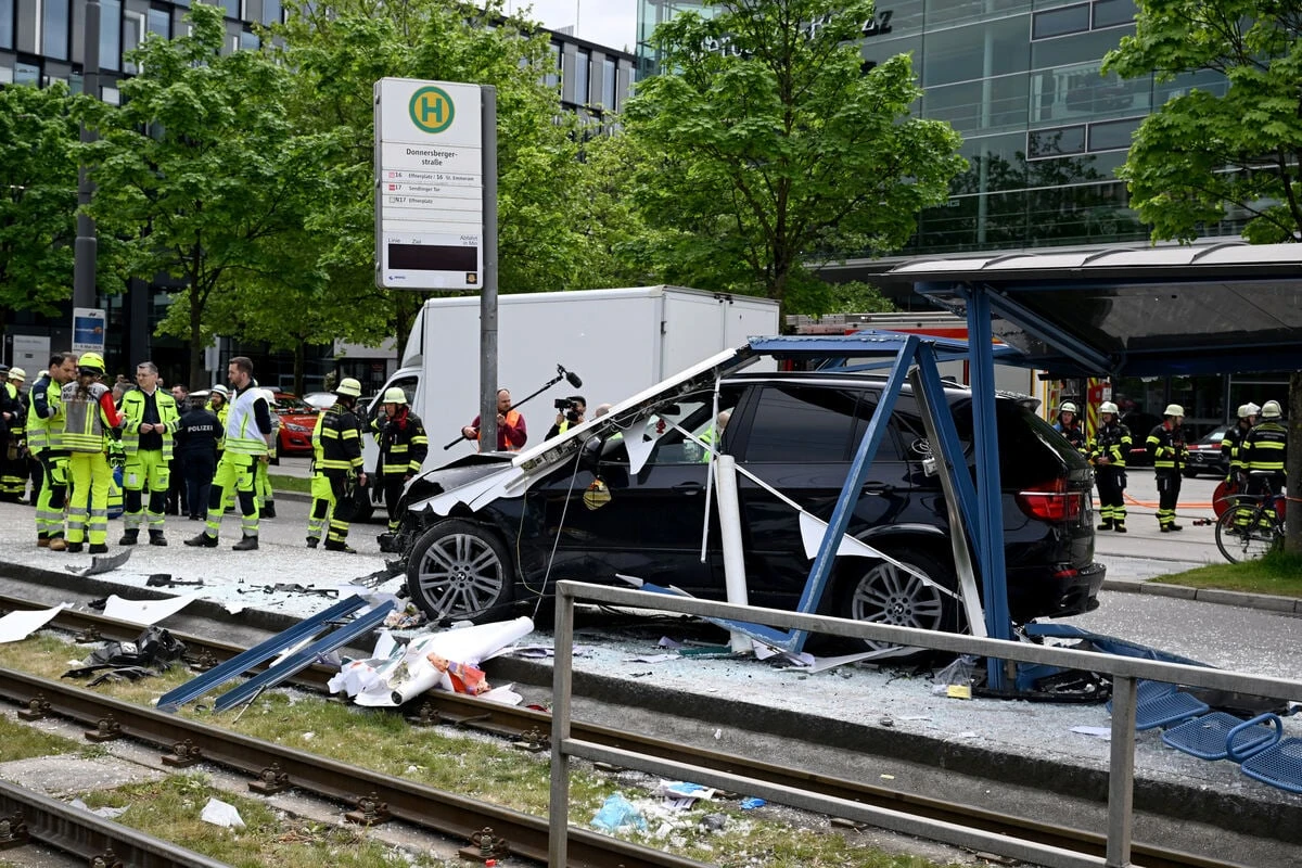 Studentin (†22) stirbt nach Haltestellen-Crash in München