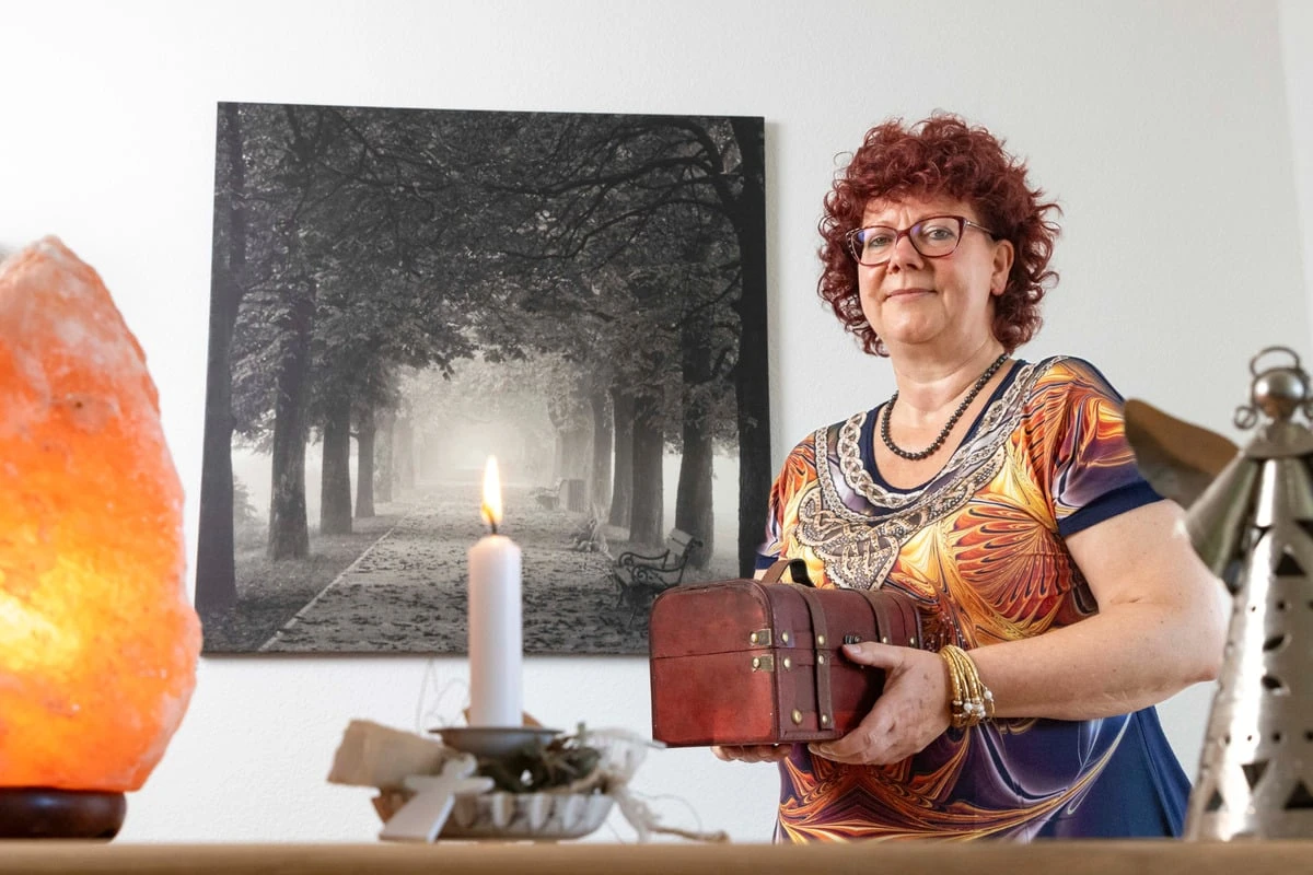 Die Frau, die mit den Toten spricht: 