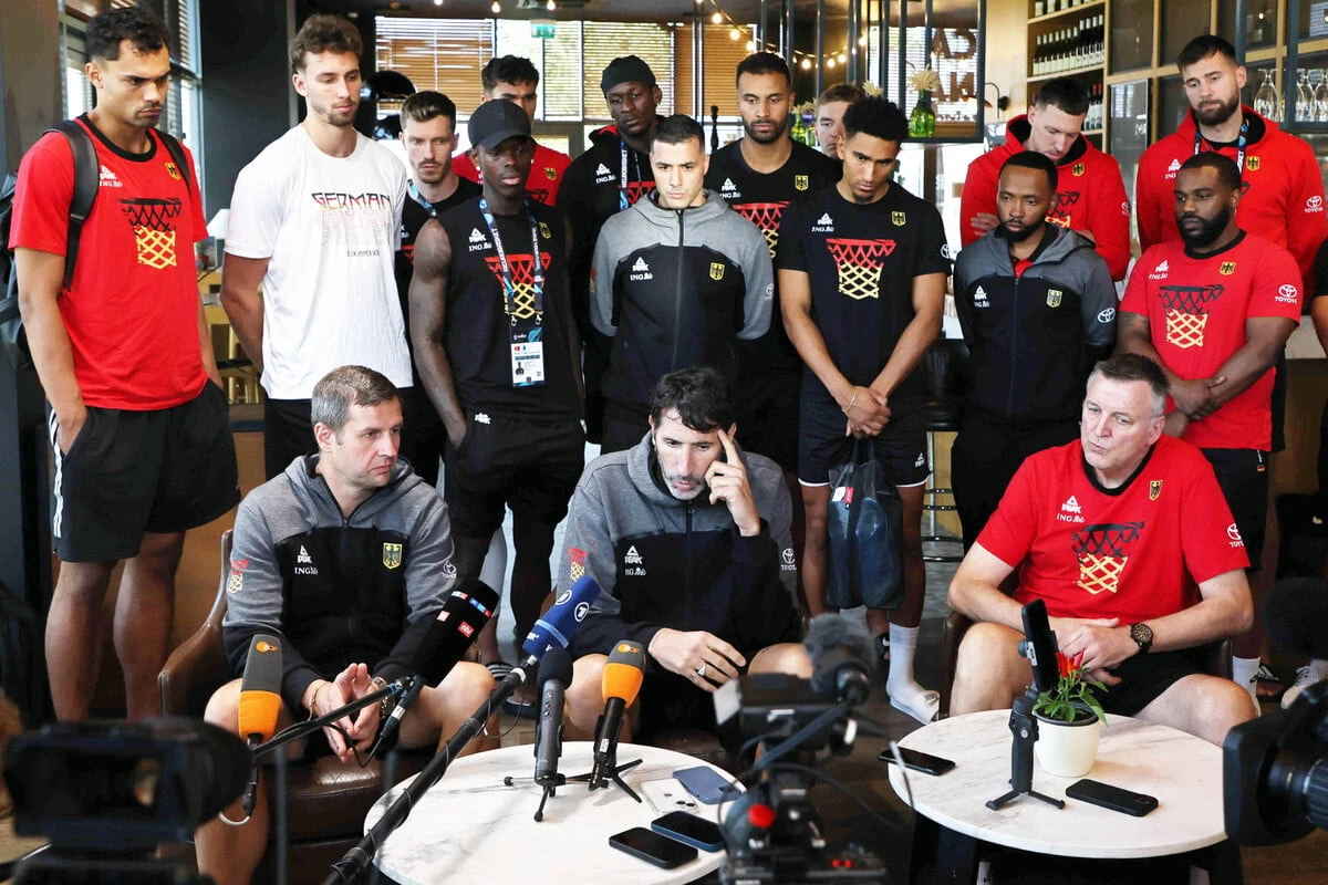 Geschlossen hinter dem Coach! Deshalb erscheint komplettes deutsches Team zur PK
