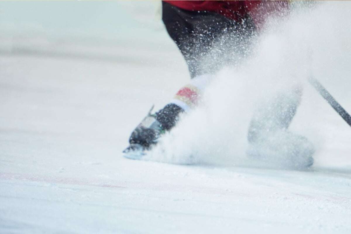 Hoden gerissen! Böser Eishockey-Treffer beendet wohl Karriere