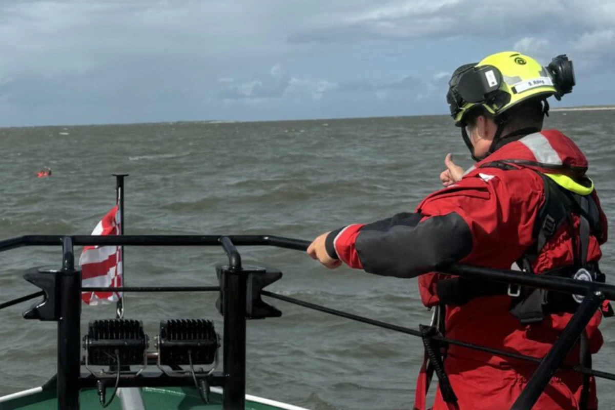 Drama auf der Nordsee: Segler stürzt ins Wasser und wird abgetrieben
