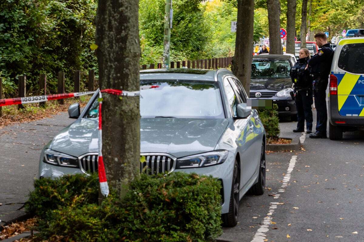 Passanten entdeckten blutenden Mann auf Gehweg: Sein Tod stellt Polizei vor Rätsel