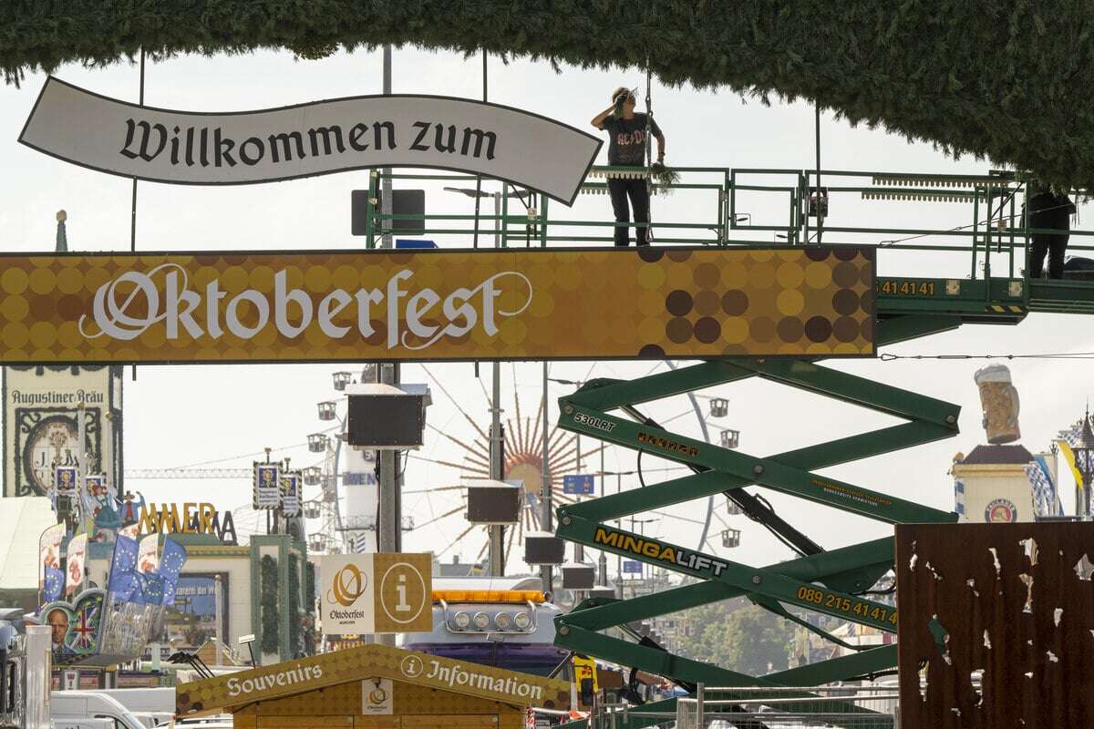 Oktoberfest startet: Anstich, Bier, Feierlaune - und strenge Einlasskontrollen