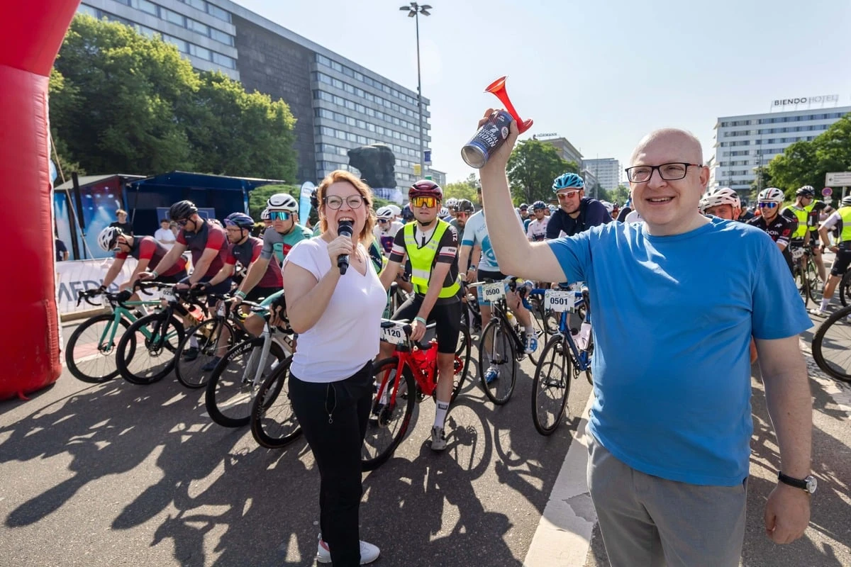 Fichtelberg-Radmarathon: Radfahrer trotzen Hitze