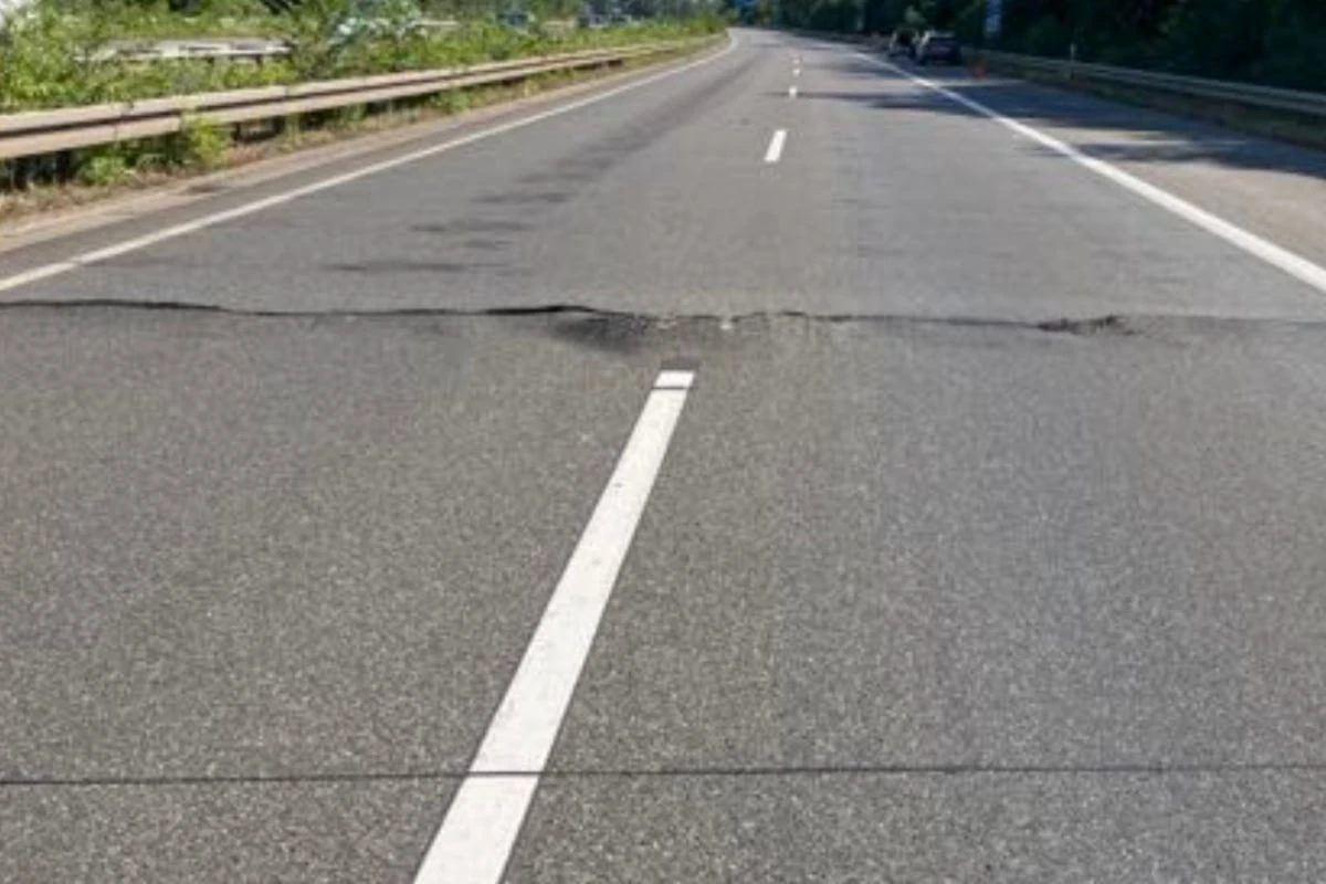 Hitzewelle: Fahrbahn der A5 hebt sich - Autobahn dicht!