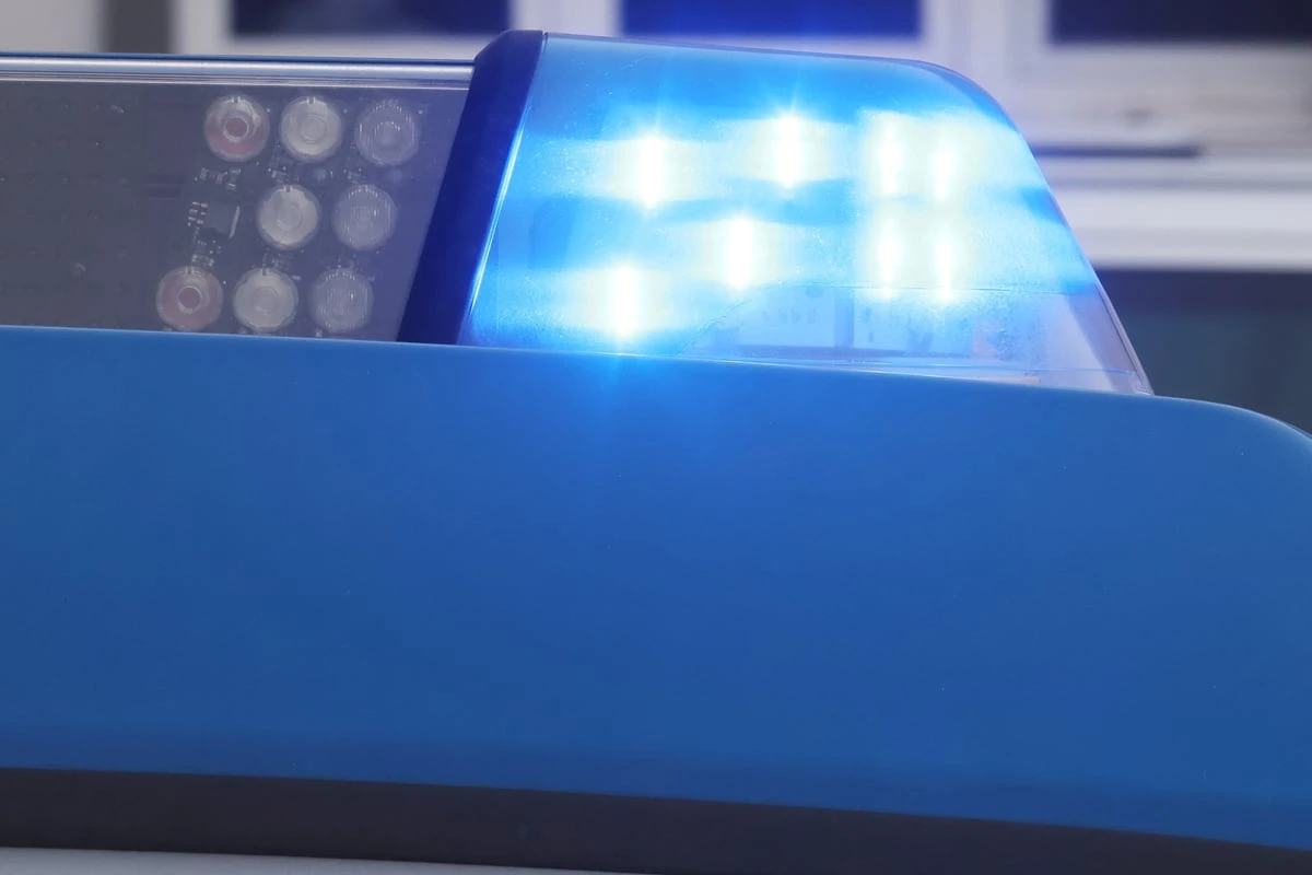 Dreister Obst-Klau endet mit irrer Panne: Fluchtwagen fährt eigenen Komplizen an