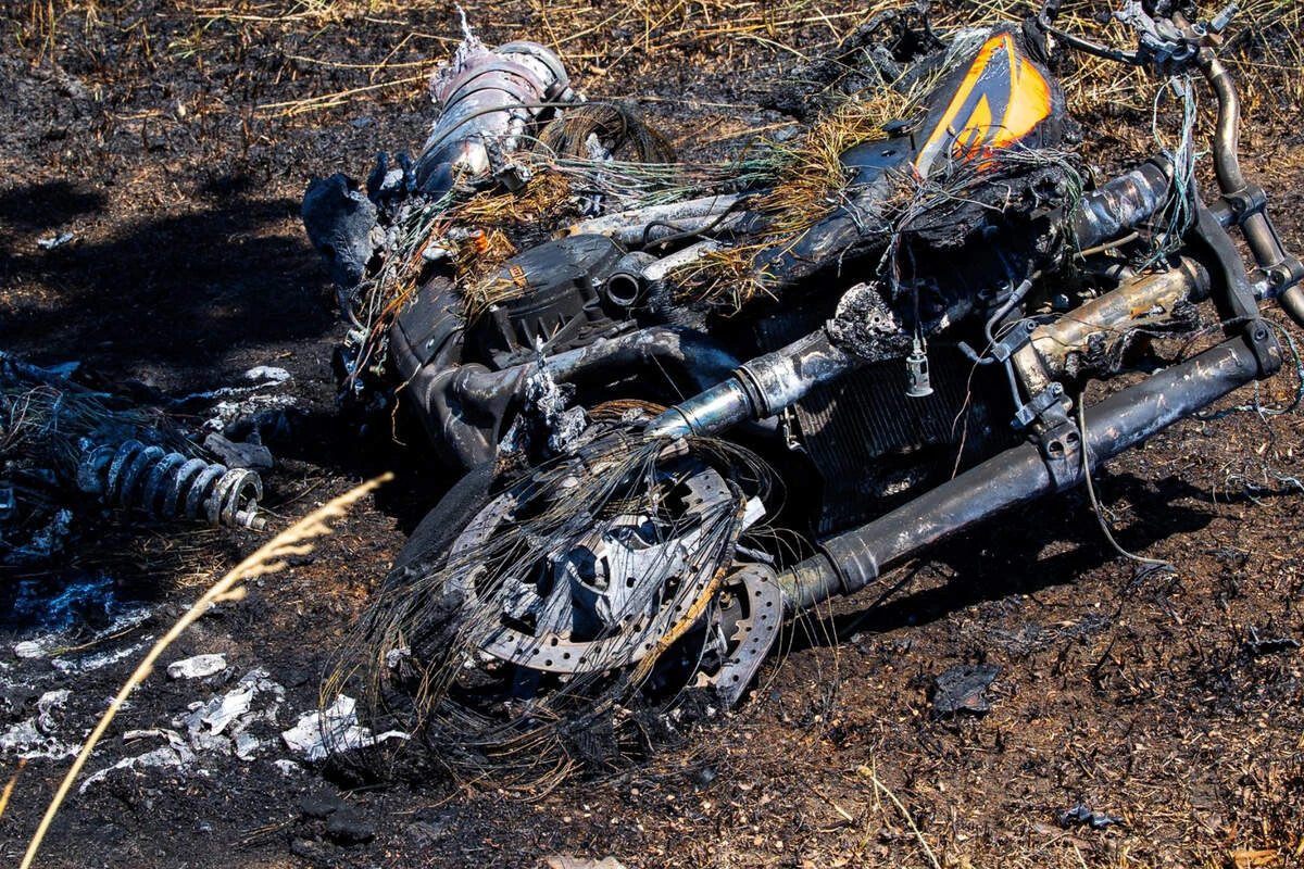 Renault kracht beim Überholen in Motorrad: Biker (†61) stirbt an Unfallstelle